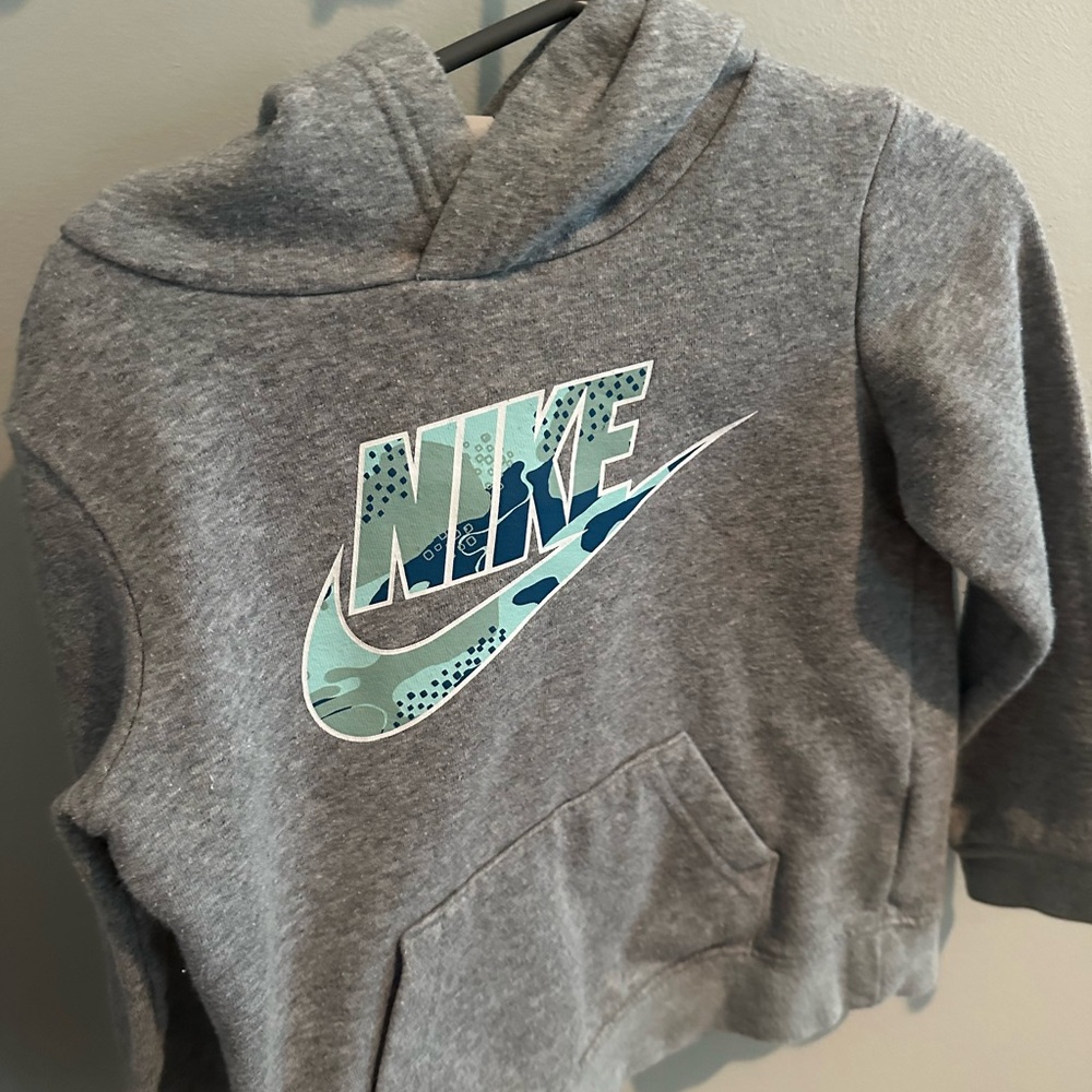 Nike Gray Sweatshirt Hoodie Athletic Wear